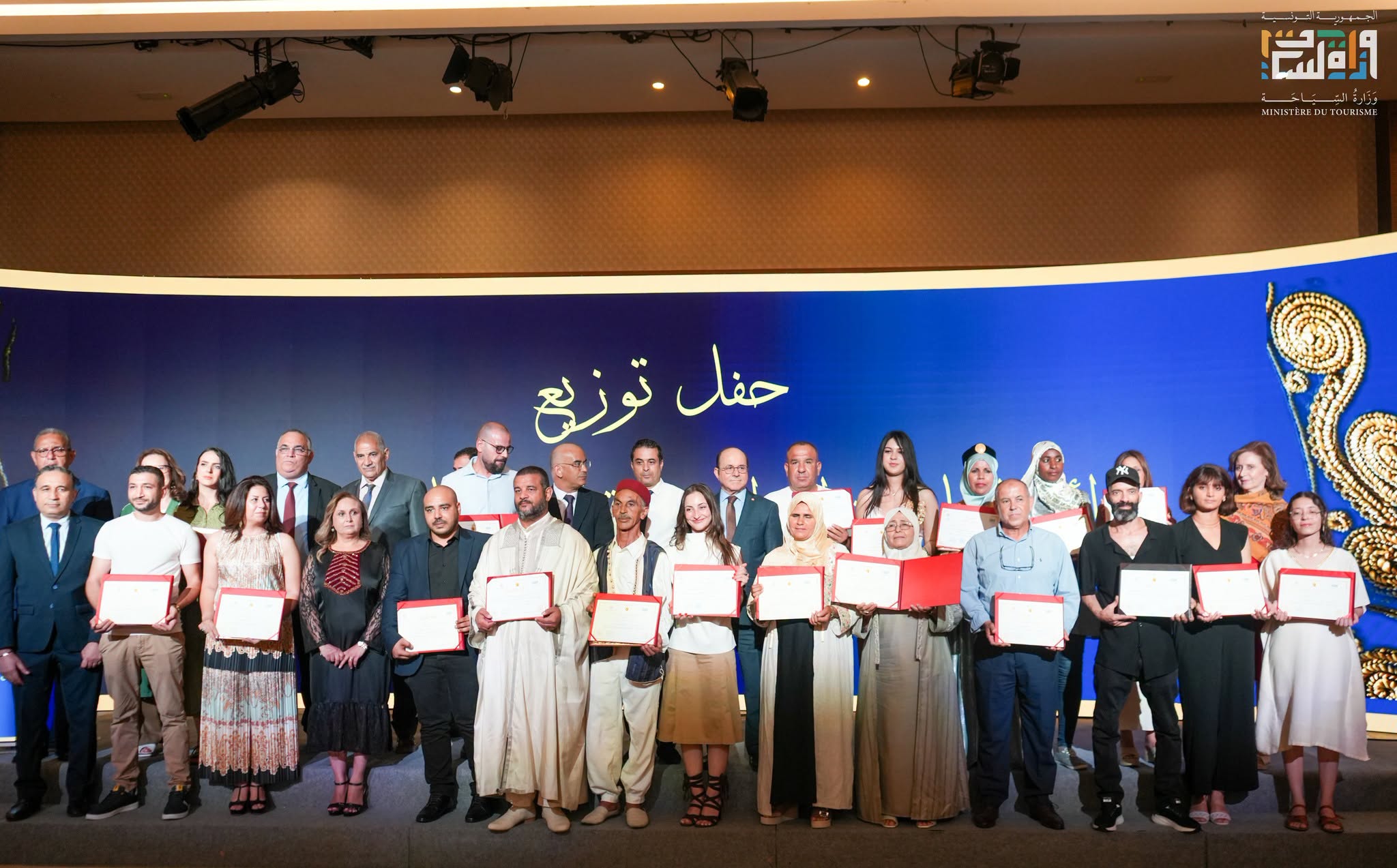 تكريم الفائزين في مسابقات الصناعات التقليدية لسنة 2026 وإبرام اتفاقيتي شراكة لدعم القطاع