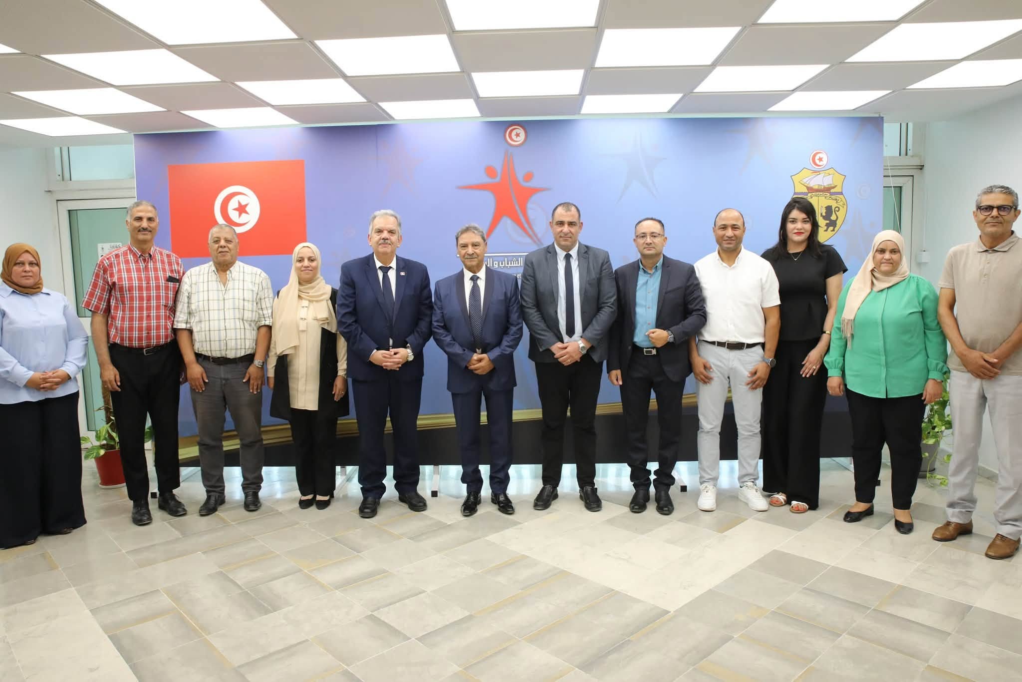 The Minister of Youth and Sports receives the university table tennis office