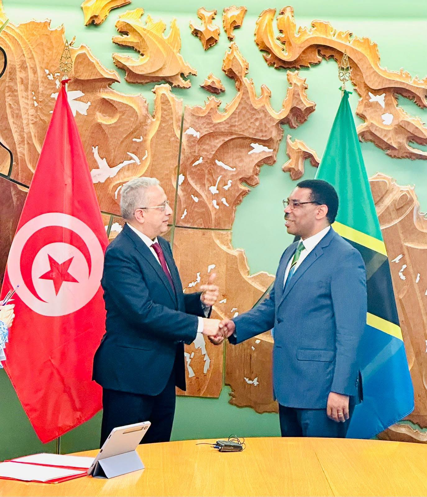 وزير الصحة يبحث مع رئيس وزراء تنزانيا تعزيز التعاون في مجالي الصحة والفلاحة