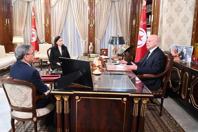 رئيس الجمهورية يؤكد على دور البنوك العمومية ،ويشدّد على ضرورة ترشيد التوريد، مع العمل دون هوادة على مكافحة الفساد