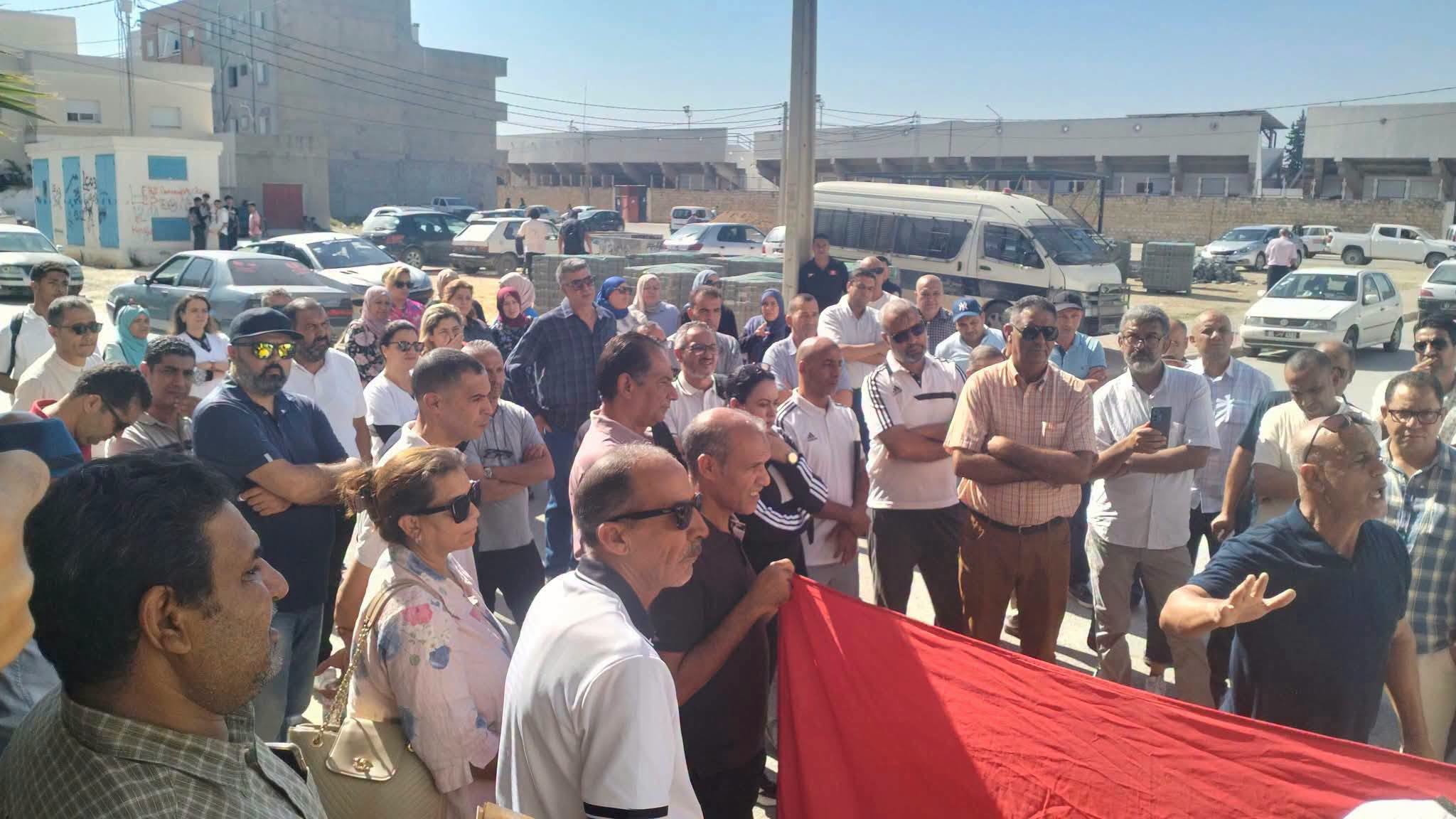 جندوبة: أساتذة التعليم الاعدادي والثانوي يطالبون بسدّ الشغورات ومعالجة البنية التحتية المتردية بعدد من المؤسسات التربوية