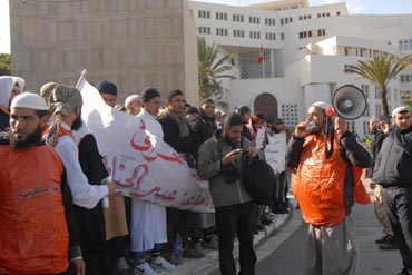 وقفة احتجاجية أمام وزارة الخارجية تطالب بعودة التونسيين المحتجزين في العراق