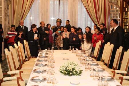 مجموعة من التلاميذ تزور قصر قرطاج