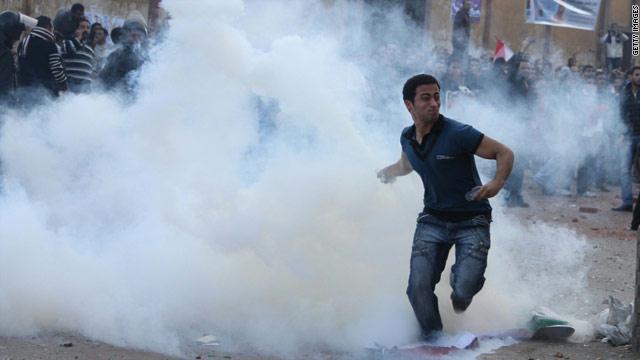 مصر: المجلس الأعلى يصدر مرسوما بقانون العزل السياسي