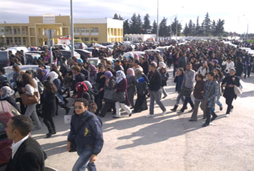 Marche estudiantine en direction de la Constituante