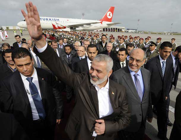 هنية يصل تونس وسط استقبال كبير