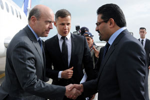 Arrivée du chef de la diplomatie française Alain Juppé à Tunis