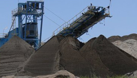 Les protestataires de Gafsa mettent le feu à l'usine de M'Dhila (Mosaïque)