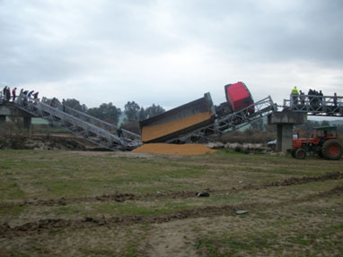 Effondrement d'une partie du pont de l'Oued Mellègue à Jendouba