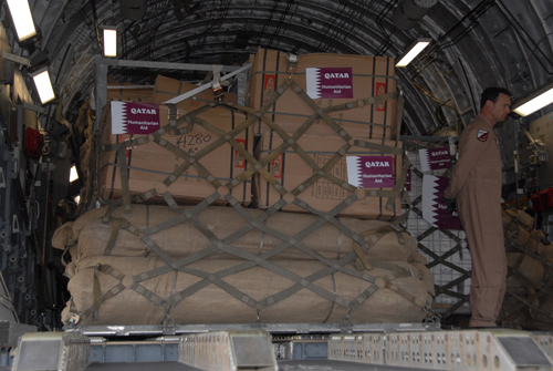 Arrivée d'un premier lot d'aides humanitaires qataries destinées aux régions sinistrées