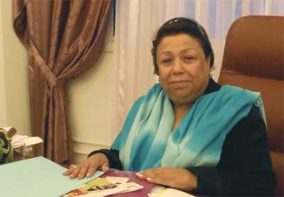 وفاة الابن الوحيد لسيّدة العقربي فهل تعود إلى تونس لتوديعه؟