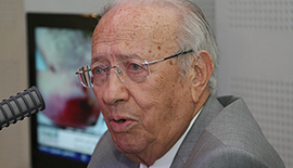 الوزير الأول في حوار على امواج اذاعة موزاييك :