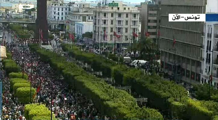 Des milliers de Tunisiens célèbrent la fête du travail sur l'avenue Habib Bourguiba