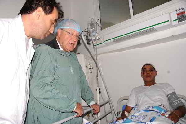 Tunisie: Le président de l'ANC au chevet des policiers blessés