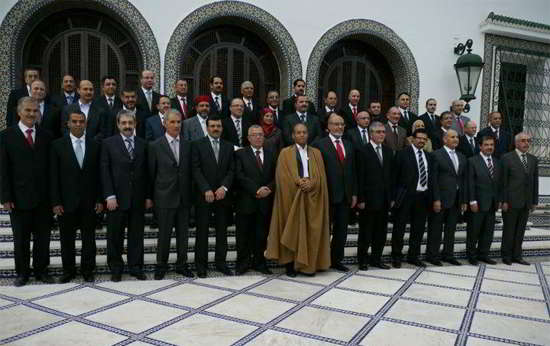 Tunisie: Les membres du gouvernement et hauts fonctionnaires de l'Etat font don de 6 jours de leurs salaires au budget de 2012