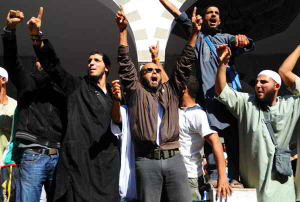 Légers accrochages entre manifestants et forces de l'ordre après la prière du vendredi à la mosquée El Fath