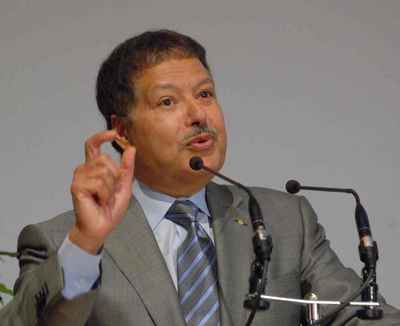 Le prix Nobel de chimie Ahmed Hassan Zewail prone une coopération Sud-Sud en matière de recherche scientifique
