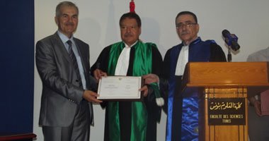 كلية العلوم والرياضيات تمنح زويل الدكتوراه الفخرية