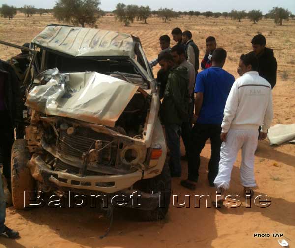 صور تصادم بين شاحنتين خفيفتين و سيارة عسكرية