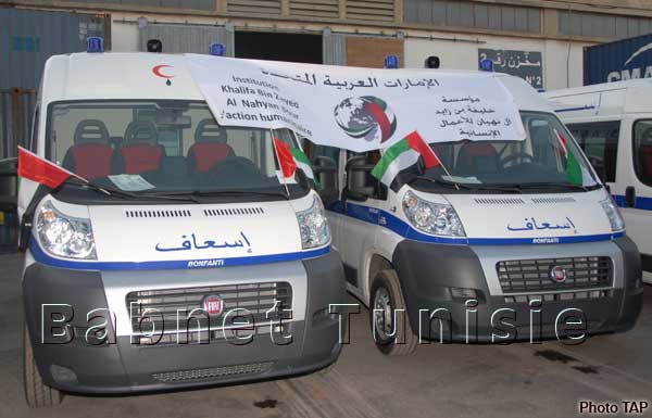 Les Emirats arabes Unis font don de 12 ambulances à la Tunisie