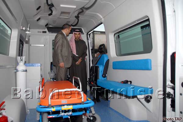 Les Emirats arabes Unis font don de 12 ambulances à la Tunisie