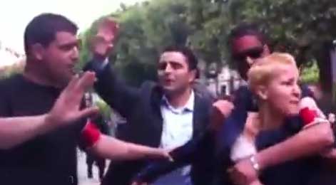 عيد العمال : الناشطة بمنظمة فيمن أمينة في شارع الحبيب بورقيبة تسب قيادات المؤتمر