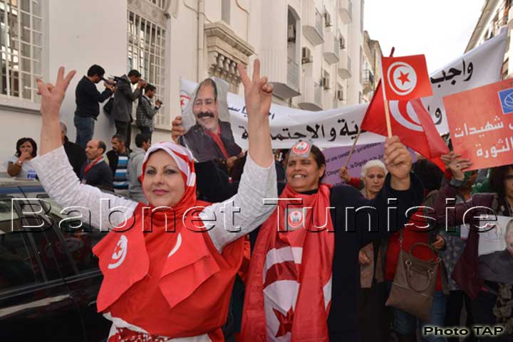 Marche pacifique à l'AV Bourguiba à Tunis pour revendiquer la constitutionnalisation des droits de la femme
