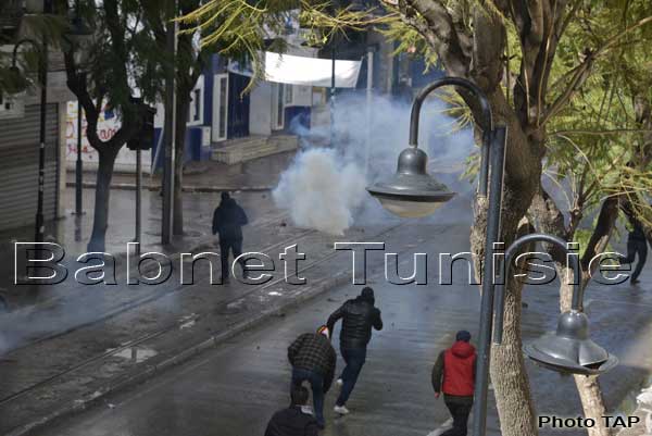 Tunisie: Atmosphère tendue et affrontements entre casseurs et policiers à l'avenue Bourguiba à Tunis