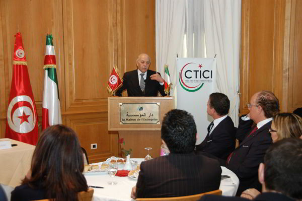 «La convergence des régimes off-shore et on-shore ne menace pas les sociétés non résidentes en Tunisie» (gouverneur de la BCT)