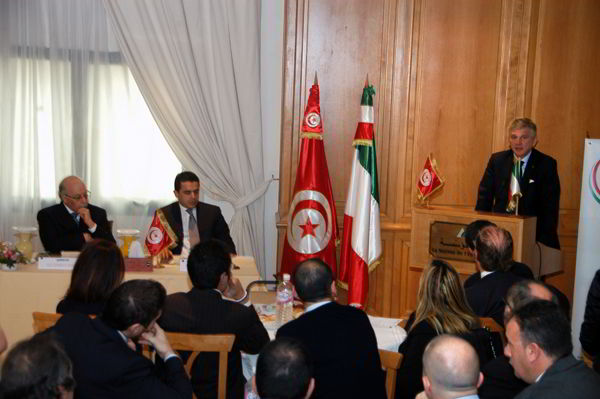 «La convergence des régimes off-shore et on-shore ne menace pas les sociétés non résidentes en Tunisie» (gouverneur de la BCT)