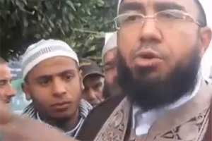 حوار على المباشر بين البشير بالحسن واحد السلفيين الجهاديين ينتهي بالعناق