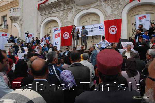 Fête de martyrs : Rassemblement des partisans du mouvement Ennahdha devant le Théâtre municipal de Tunis