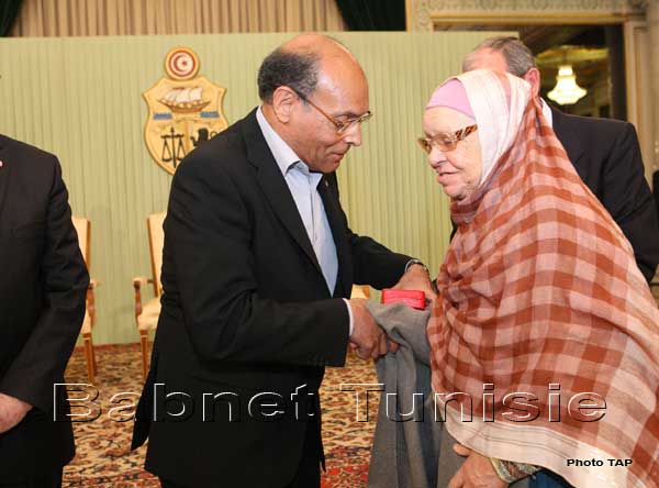 Tunisie: Moncef Marzouki décore des militants du mouvement national