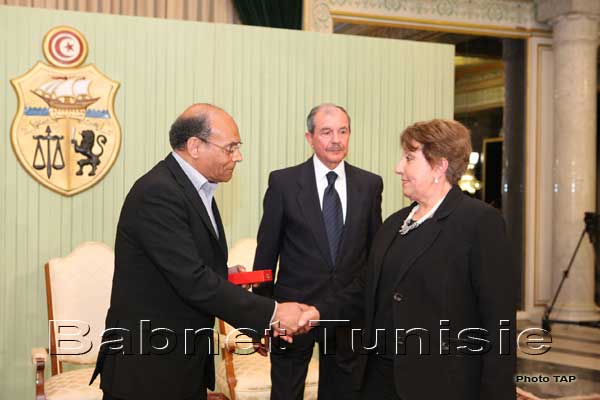 Tunisie: Moncef Marzouki décore des militants du mouvement national