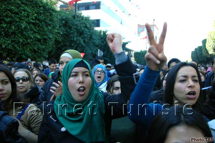 Tunisie: La dépouille de Chokri Belaid traverse l'avenue Mohamed V