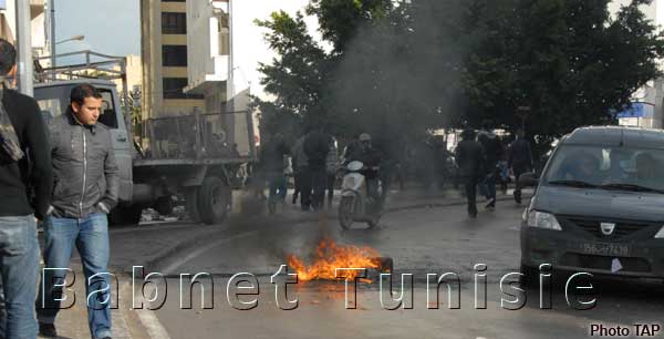 Tunisie: La dépouille de Chokri Belaid traverse l'avenue Mohamed V