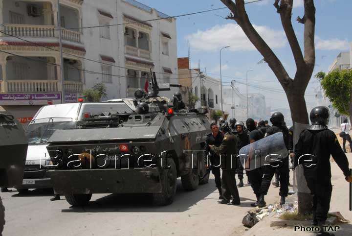 Tunisie: Cité Ettadhamen - poursuite des affrontements (jusqu'à 19 h) entre salafistes et forces de l'ordre