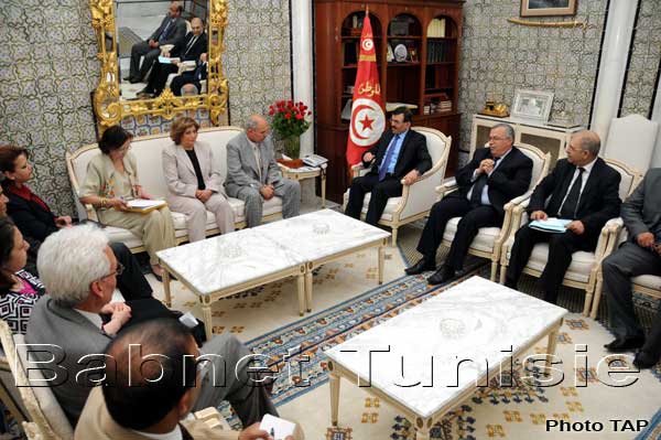 Tunisie: Nécessité de réviser les articles de la Constitution sur le secteur de l'information (Nouri Lajmi)