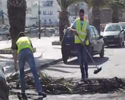 حملة نظافة في بنزرت لإزالة ركام المواجهات