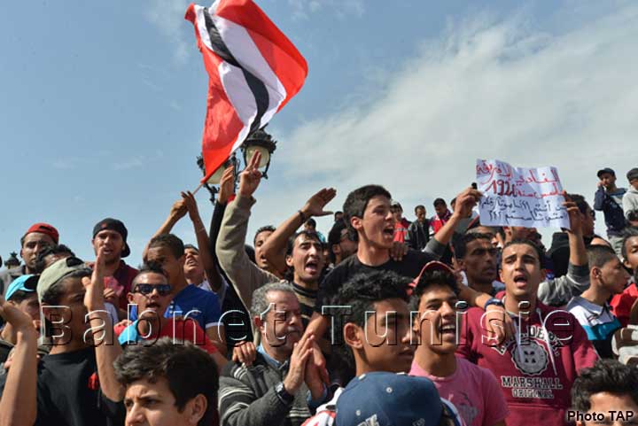 الوقفة الإحتجاجية لأنصار النادى الإفريقي بالقصبة يغلب عليها الطابع الإحتفالى