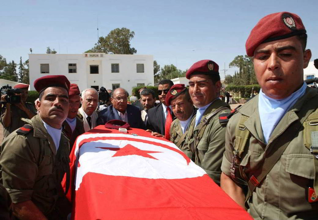بالصور جنازة وطنية لشهداء الوطن