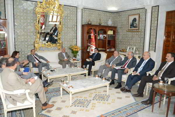 Réunion entre le chef du gouvernement provisoire et les représentants de la commission de suivi du dialogue national