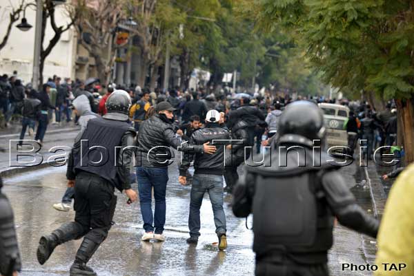 Tunisie: La situation se stabilise à l'avenue Habib Bourguiba après les troubles