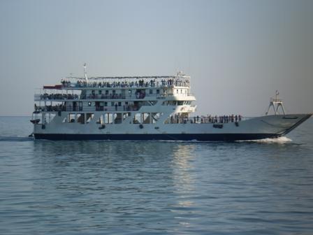 Un camion-citerne heurte le quai du port de Sfax: des quantités d'hydrocarbures répandues