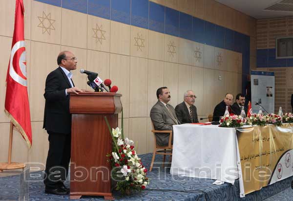 Tunisie: Marzouki appelle à diagnostiquer les causes de la dépendance pour éradiquer le tabagisme, l'alcoolisme et la toxicomanie