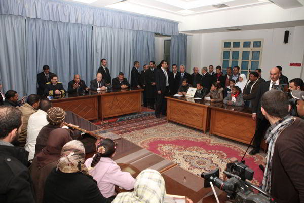 Sidi Bouzid : Moncef Marzouki rencontre les familles des martyrs et les blessés de la révolution