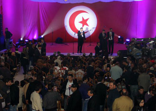 « La correction des failles du gouvernement actuel ne peut point extirper le pays du bourbier » (Baccouche)