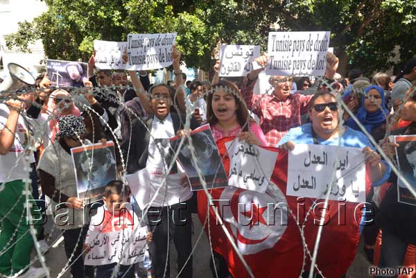 Rassemblement de protestation devant le ministère de la Justice en signe de soutien avec Sami Fehri