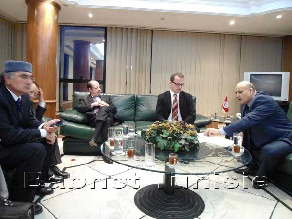 وزير الصناعة يواصل مشاوراته مع الإطراف المعنية لحل إشكالية توقيف انشطة شركة ''وينستار'' البترولية