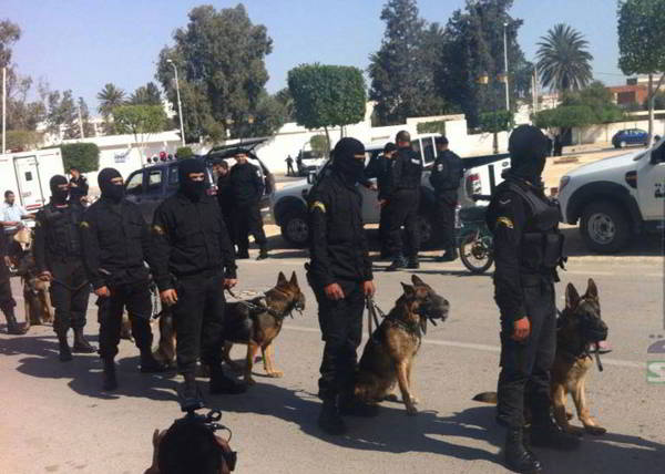 مواطن من القيروان لرجال الأمن : الشعب معاكم